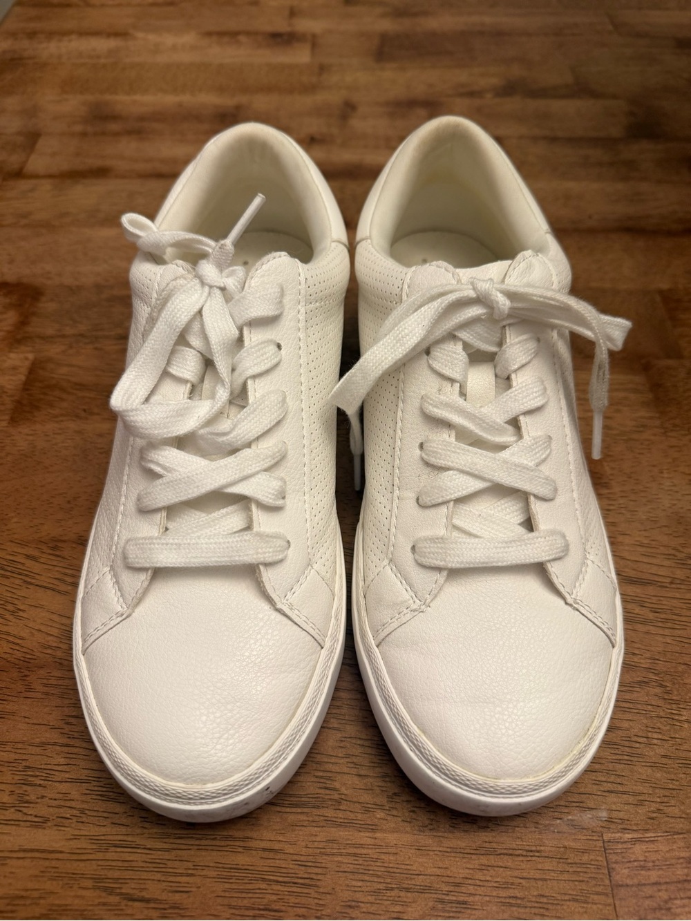 a new day White Low-Too Lace up Sneakers - size 9.5